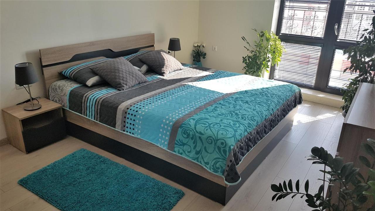 Azzurro-Top Floor Apartment In Quiet Neighborhood, Free Private Parking Varna Extérieur photo