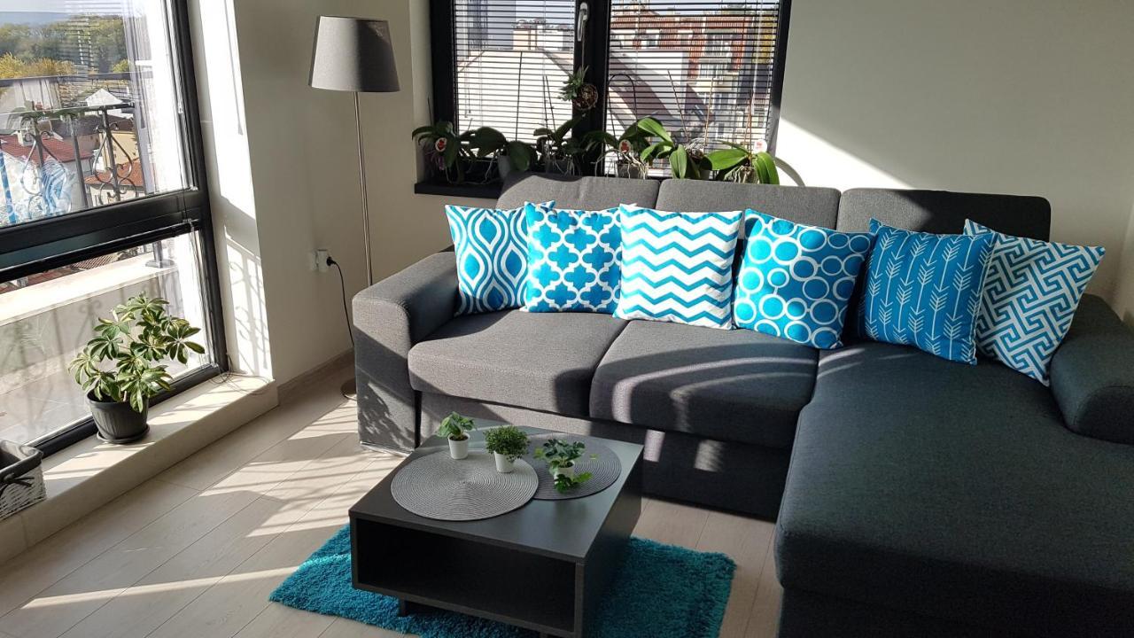 Azzurro-Top Floor Apartment In Quiet Neighborhood, Free Private Parking Varna Extérieur photo